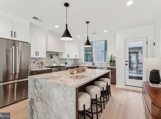 960 N Wendle Ct, Philadelphia, PA 19123
