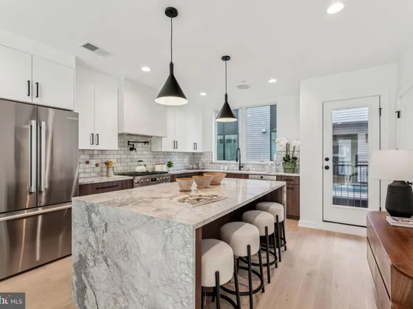 960 N Wendle Ct, Philadelphia, PA 19123