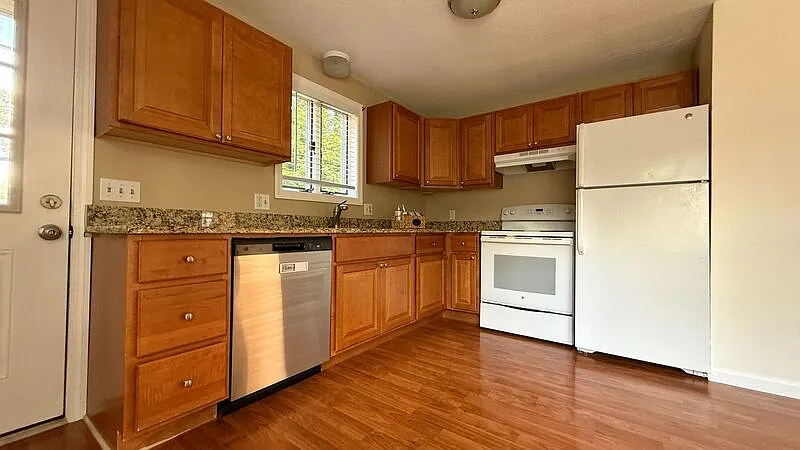 2 bed, 1.5 bath, 1250 sqft, $2,100 — Photo 3