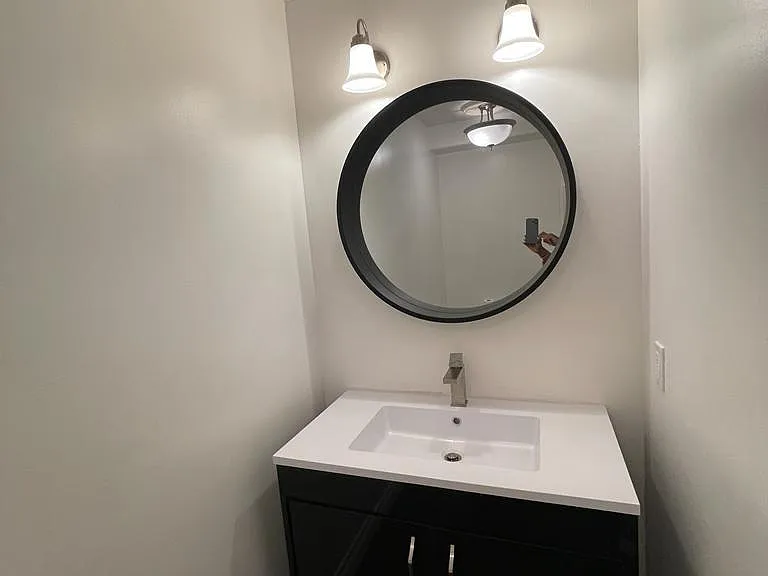 1426 N Laurel Ave #107 — Photo 6