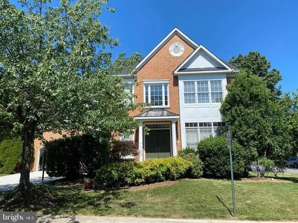 7957 Blitz Ct, Dunn Loring, VA 22027