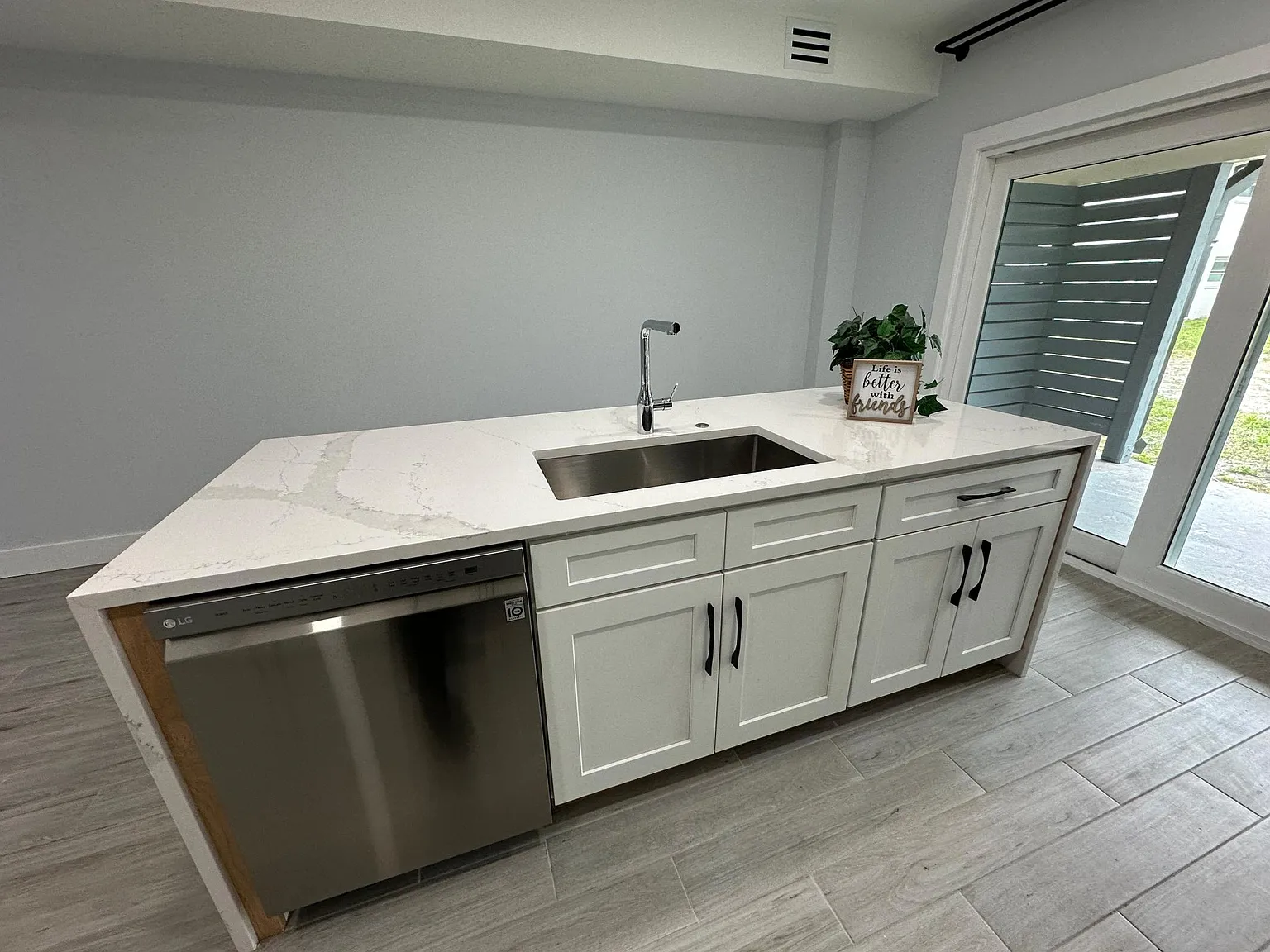 2 bed, 1.5 bath, 1000 sqft, $2,449 — Photo 1