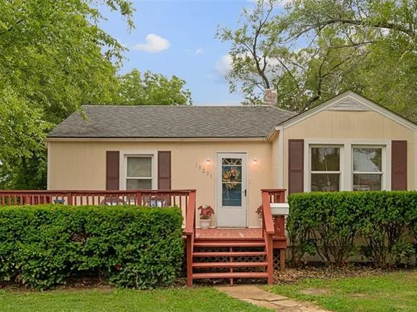 13201 E 39th St S, Independence, MO 64055