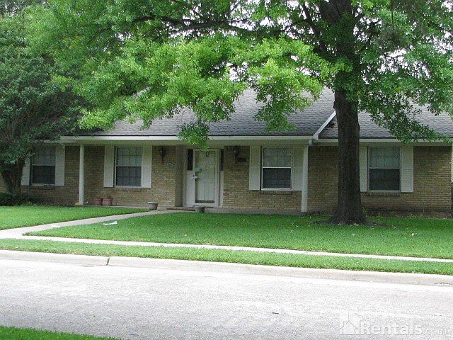 1st image of 2413 Windsor Pl