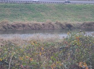 1919 next to Grade Street, Kelso, WA 98626