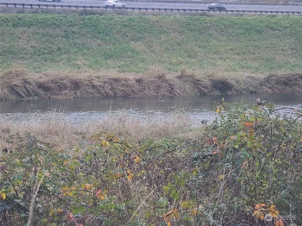 1919 next to Grade Street, Kelso, WA 98626