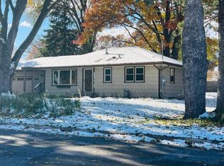 3091 Wheeler St N, Roseville, MN 55113