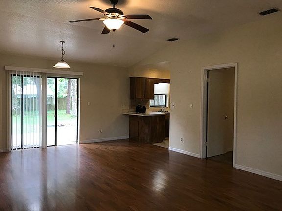 3rd image of 3026 NE 39th Pl