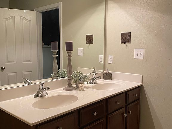 5th image of 2831 Spencer Springs Dr