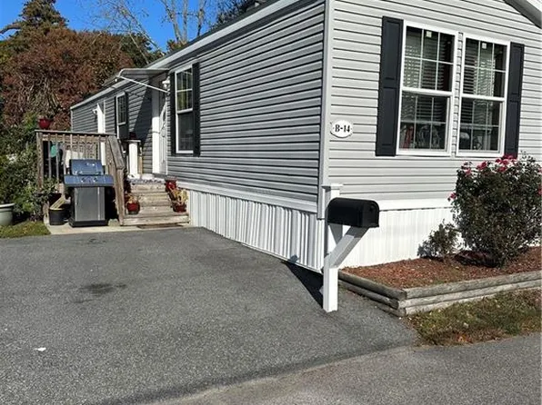 14 B Krzak Rd, North Kingstown, RI 02852