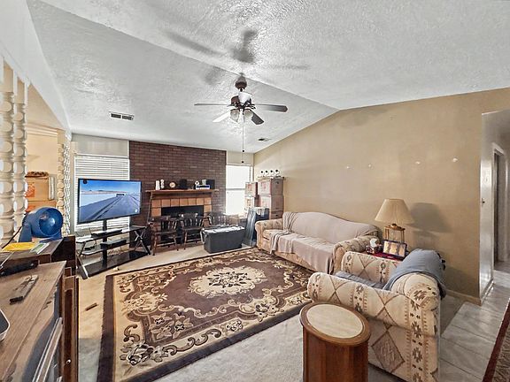 2nd image of 4944 Chromium Dr NE