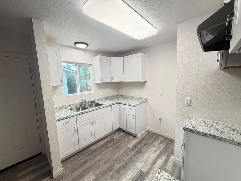 412 N St — Photo 19