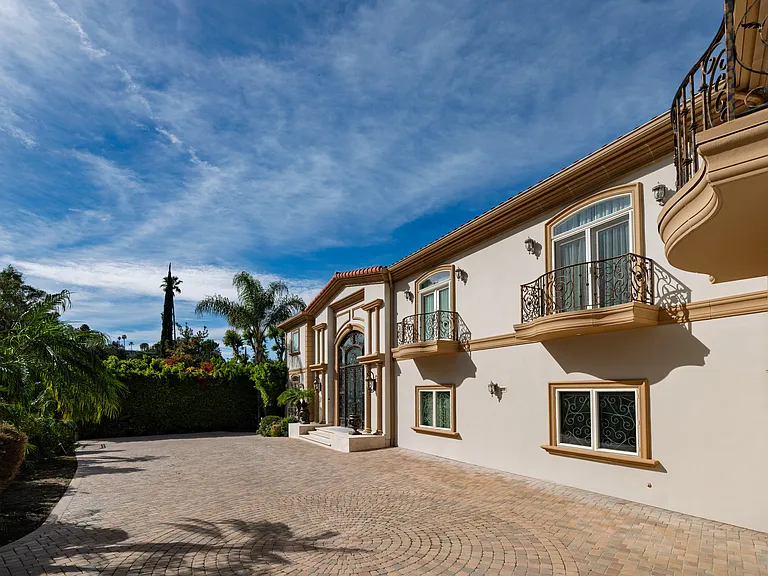 18047 Karen Dr — Photo 48