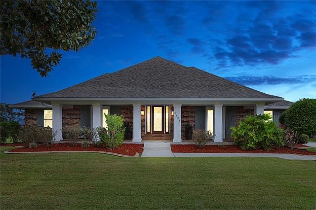 1st image of 3521 Lake Palourde Dr