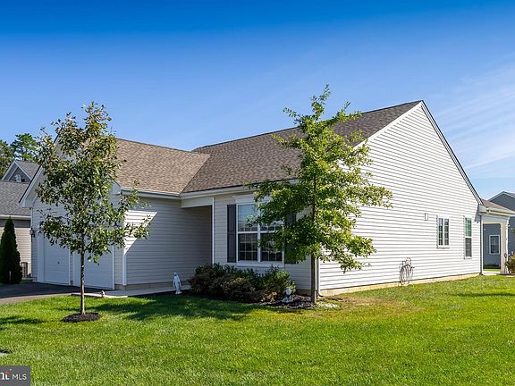 3rd image of 3543 Castleton Dr