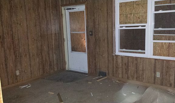5th image of 4212 E 59th St
