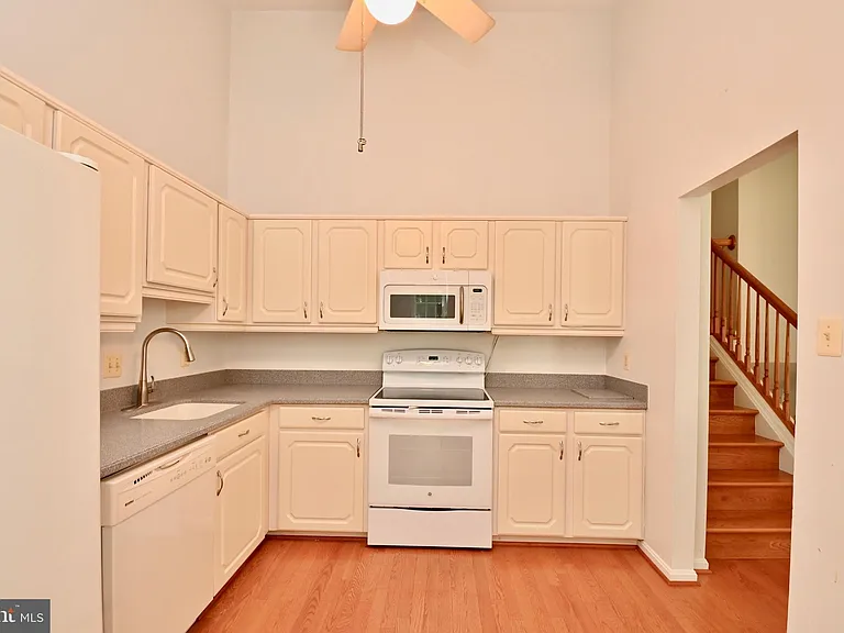 10048 Wood Sorrels Ln — Photo 12