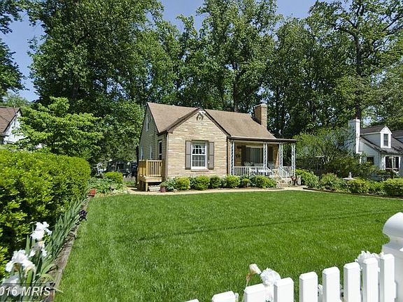 2nd image of 404 W Rosemary Ln