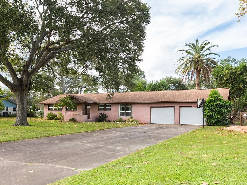 106 E SHERWOOD DRLOCATED IN VERY NICE HILLCREST VILLAGE