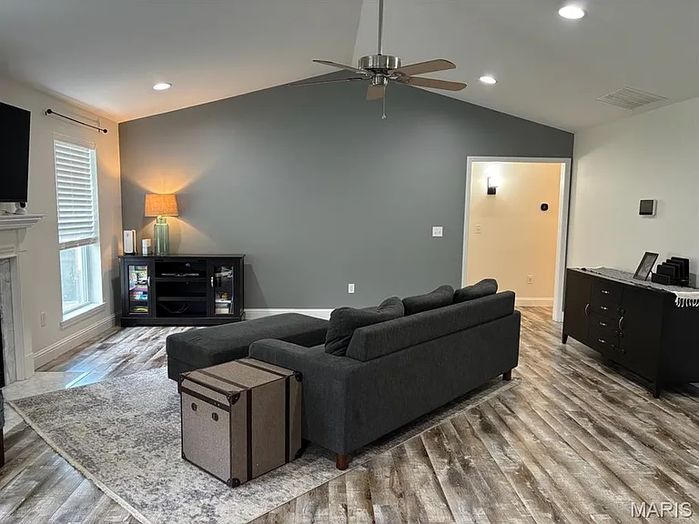 2617 Lauren Lake Dr — Photo 12