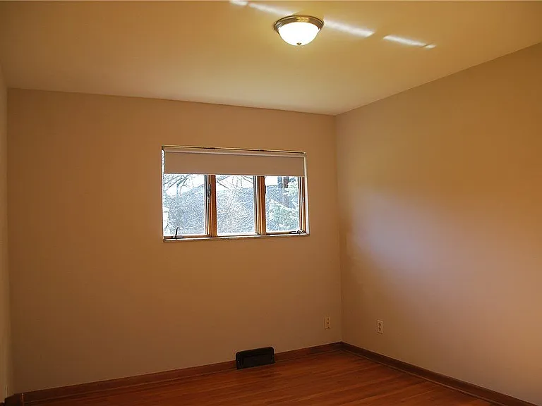 13 Carleton Dr — Photo 7