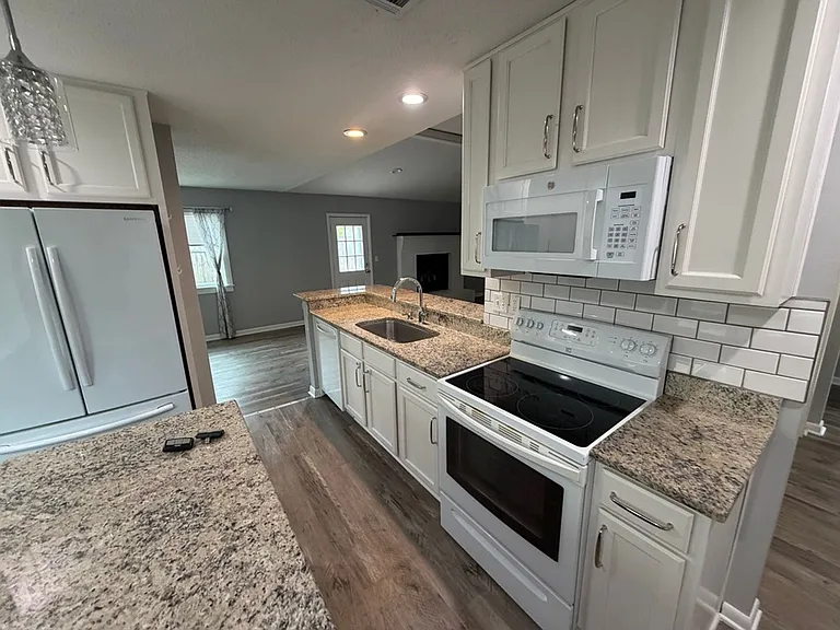 210 Honeysuckle Way — Photo 3