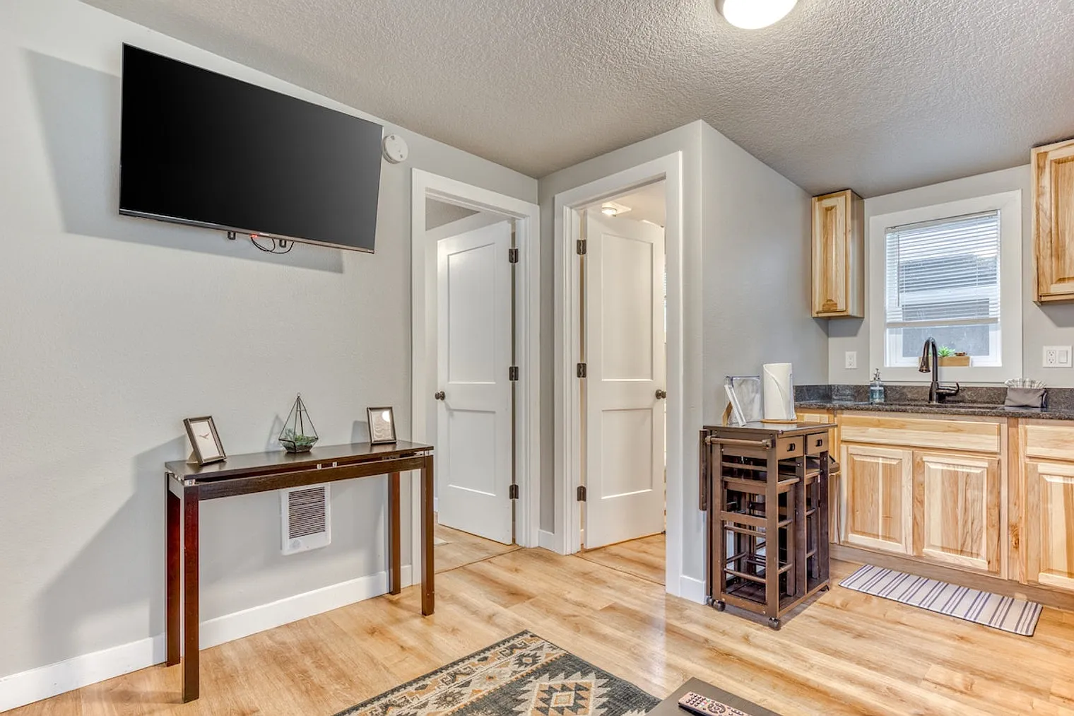 1 bed, 1.0 bath, 398 sqft, $2,662 — Photo 2