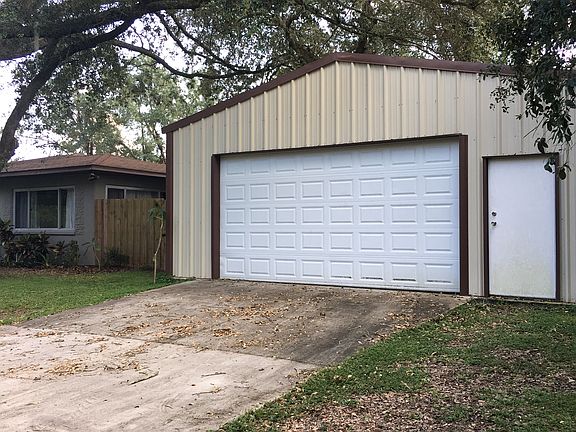 2nd image of 10218 Cliff Cir