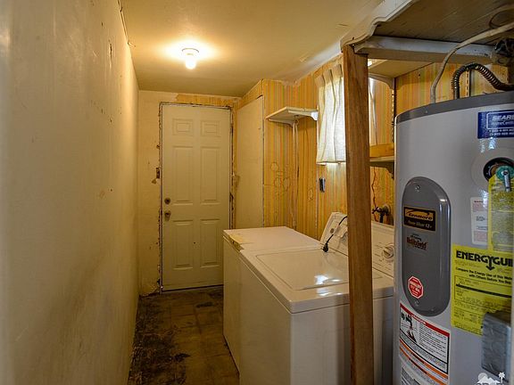 4th image of 38984 N Jefferson St