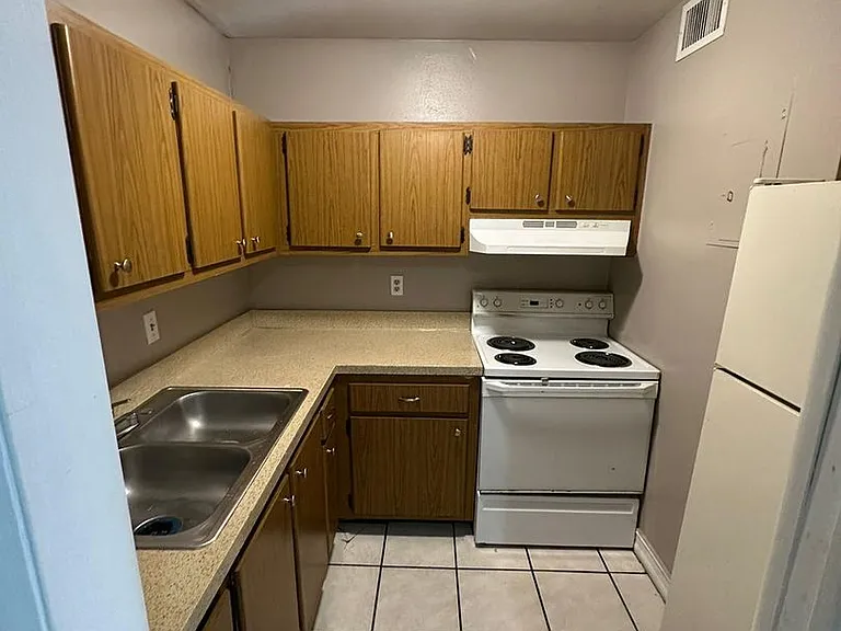 1830 Maravilla Ave #206 — Photo 9
