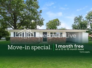 1570 Mullanphy Ln, Florissant, MO 63031