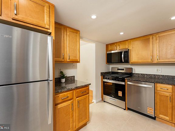 3rd image of 1540 Northgate Sq APT 21B