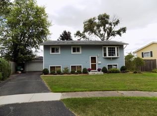 373 Thelma Ct, Wheeling, IL 60090