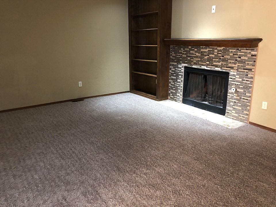 Living room with gas ignite fire place
