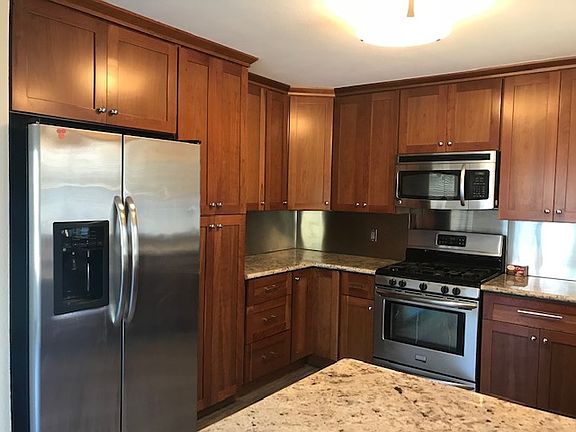 3rd image of 8531 Larch Ave