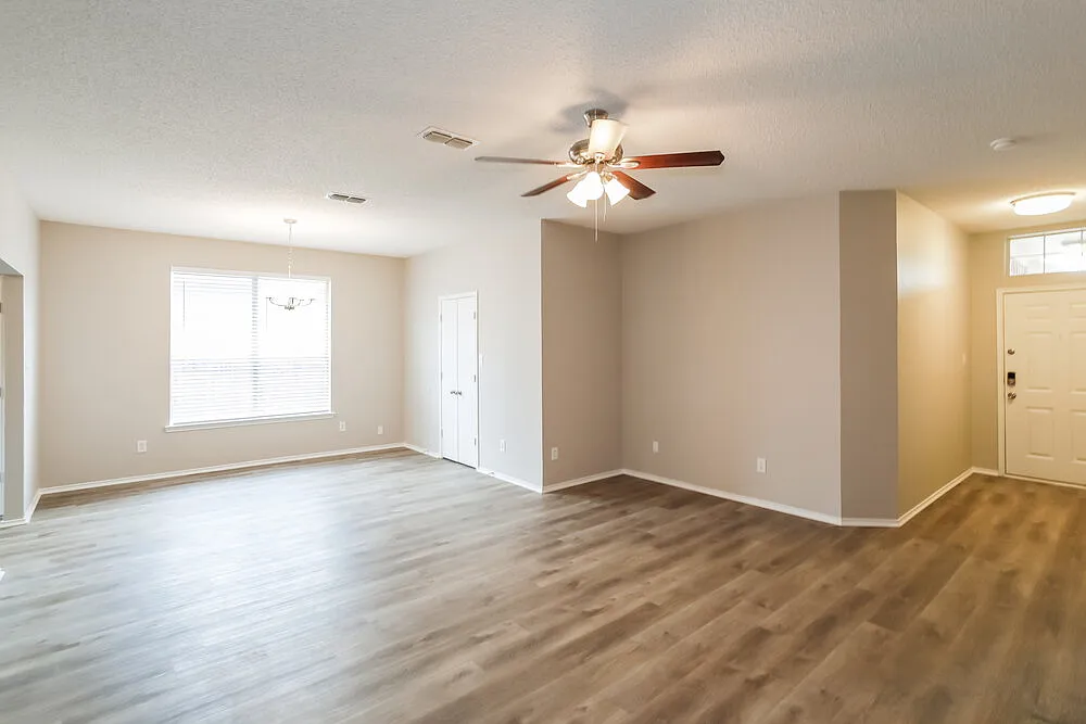 4 bed, 2.0 bath, 1724 sqft, $1,980 — Photo 3