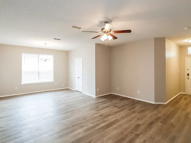 7213 Park Creek Cir W — Photo 3