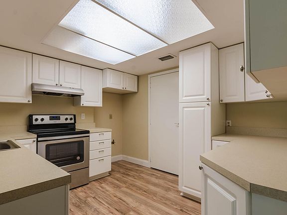 3rd image of 68 Emerald Ct
