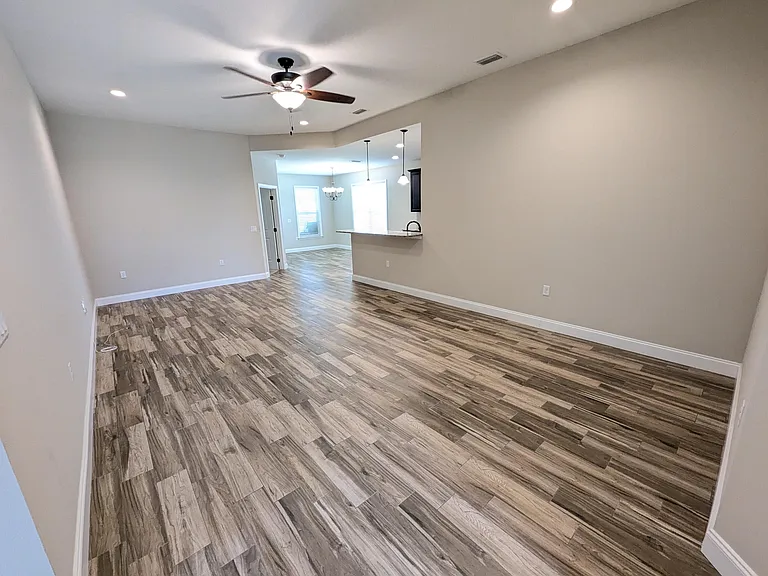 947 Kenzie Ln — Photo 2