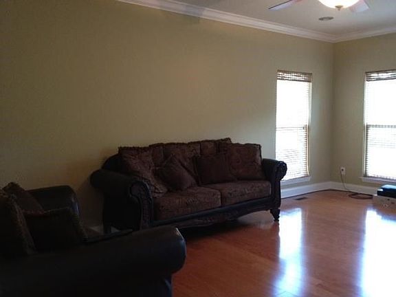 3rd image of 2952 Holliday Dr NW