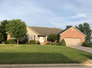 115 Meadow Creek Ct, Lexington, IL 61753