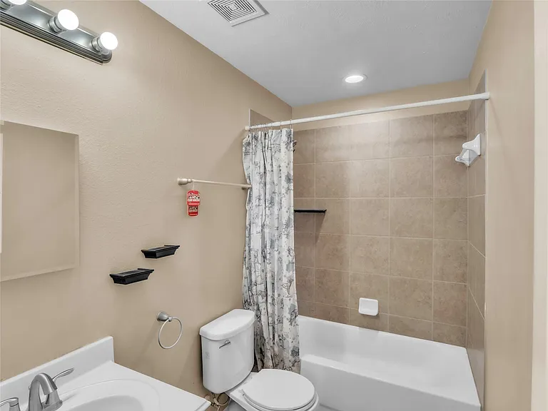 1418 Banbury Ct — Photo 22