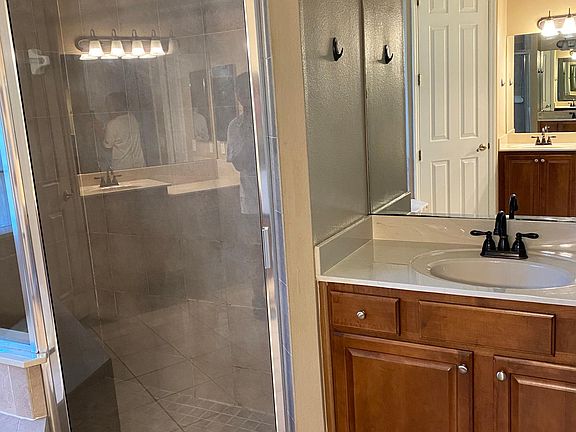 3rd image of 33112 Irongate Dr
