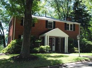 1922 Hampstead Dr, Pittsburgh, PA 15235