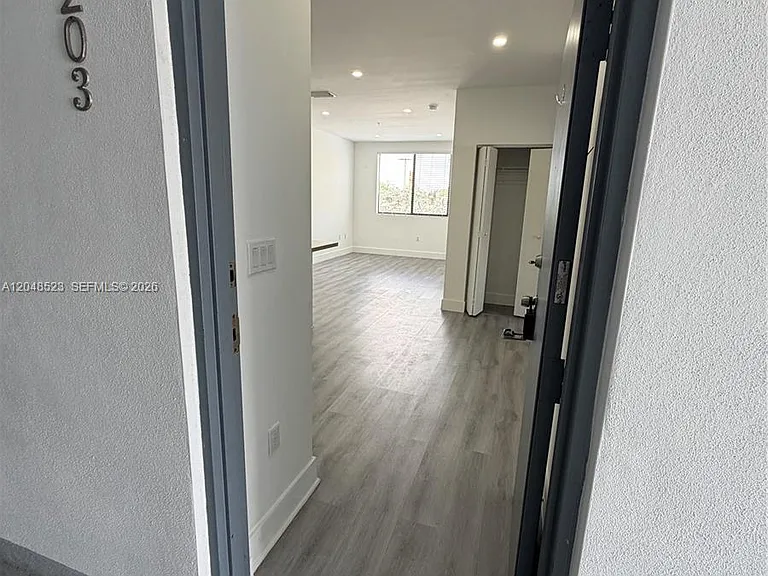 853 E 24th St #403 — Photo 2