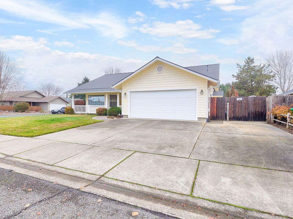1411 Half Moon Cir, Grants Pass, OR 97527 | Zillow