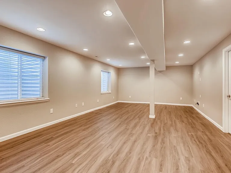 7604 S Quemoy St — Photo 21
