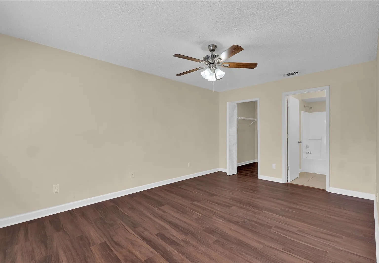 2 bed, 912 sqft, $1,599 — Photo 4