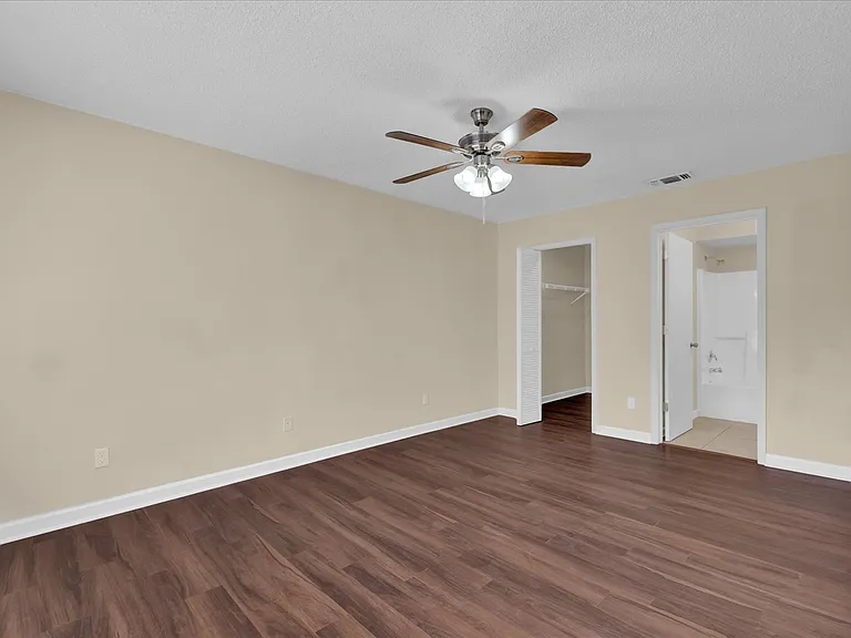 2405 Northlake Dr — Photo 4