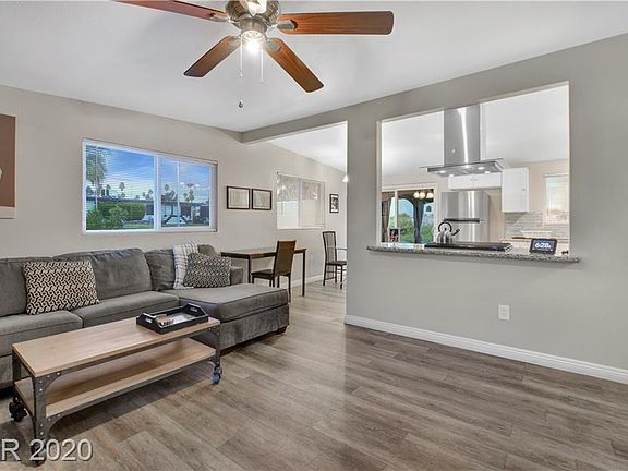 3rd image of 1564 Capistrano Ave